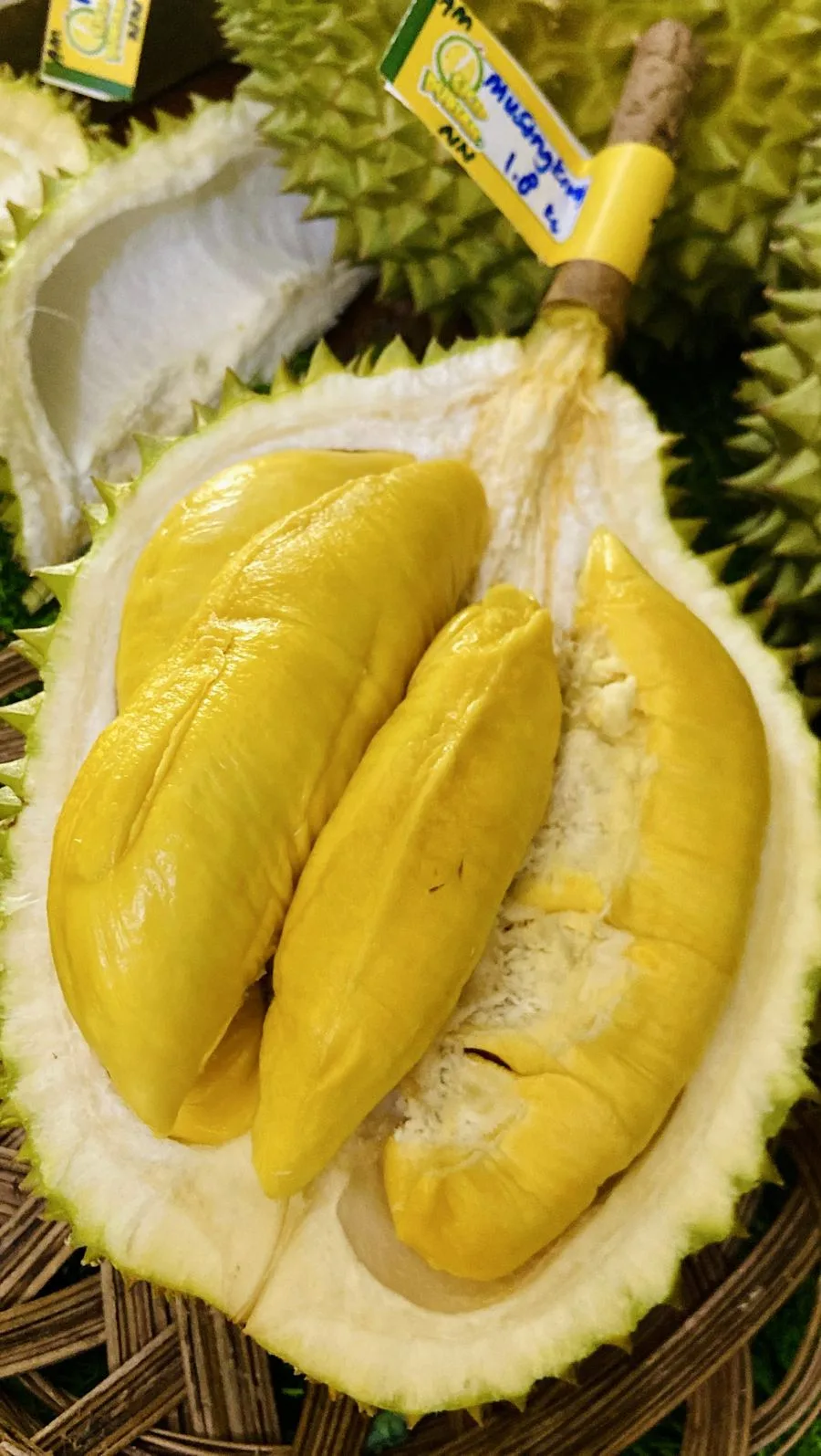 Durian Musang King dengan label QC di toko Cicip Durian sebelum dikirim