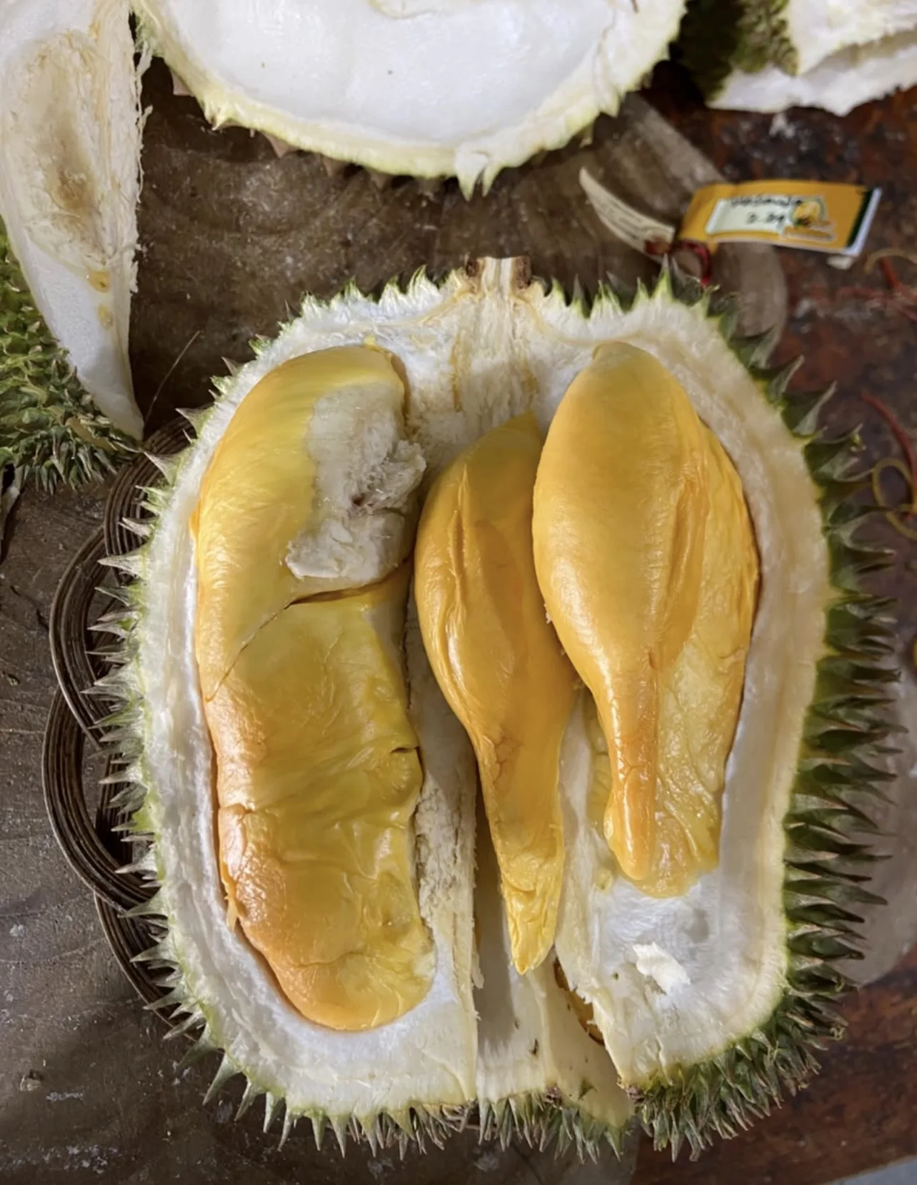 Proses QC durian Masmuar sebelum dikirim ke Bintaro